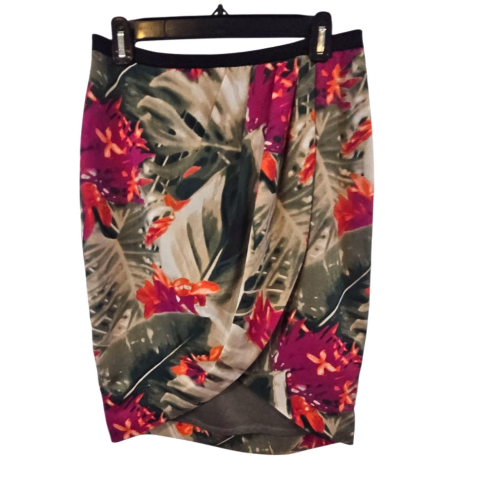 3/$25 Worthington Size 6 Floral Straight Skirt